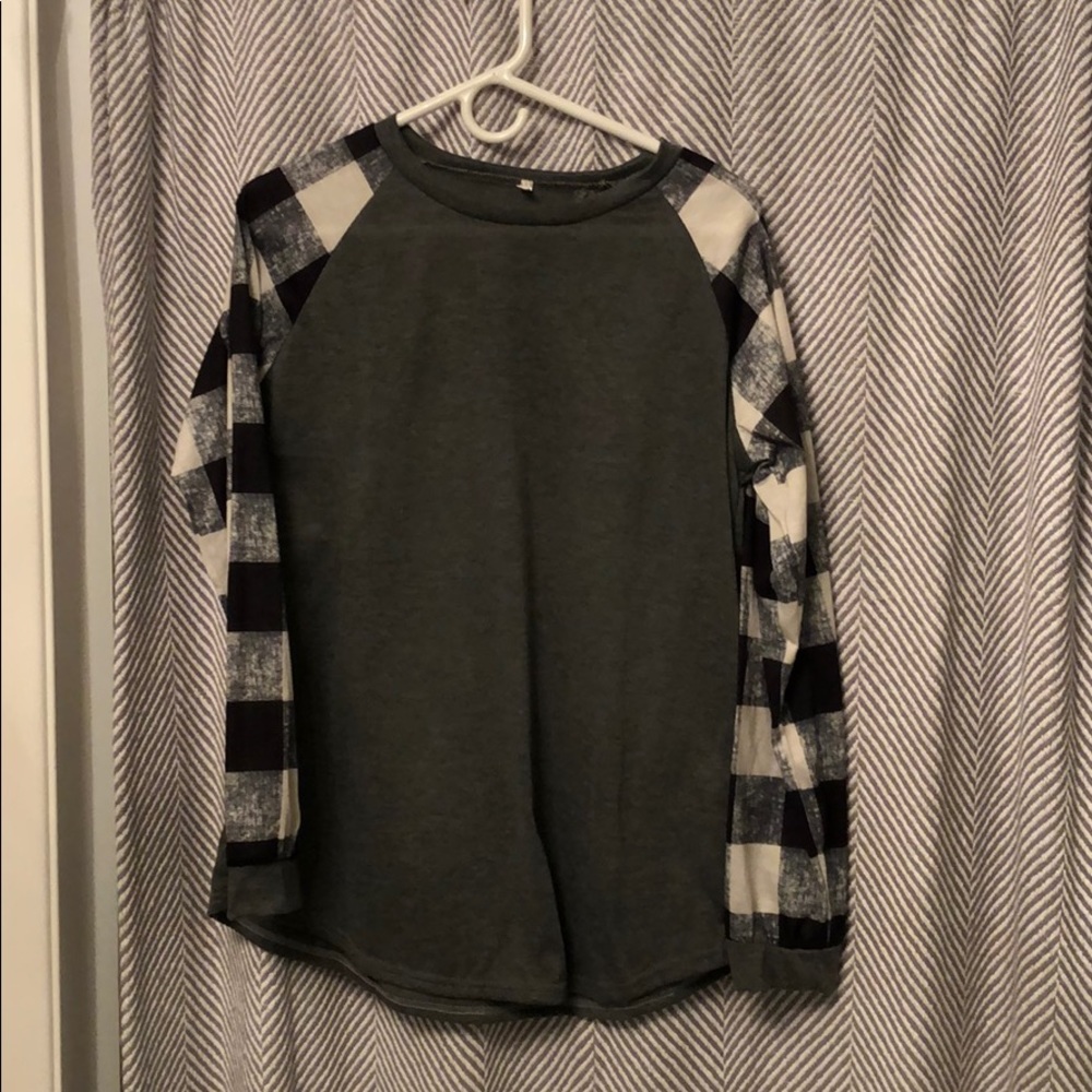 Grey long sleeve top with plaid sleeves!